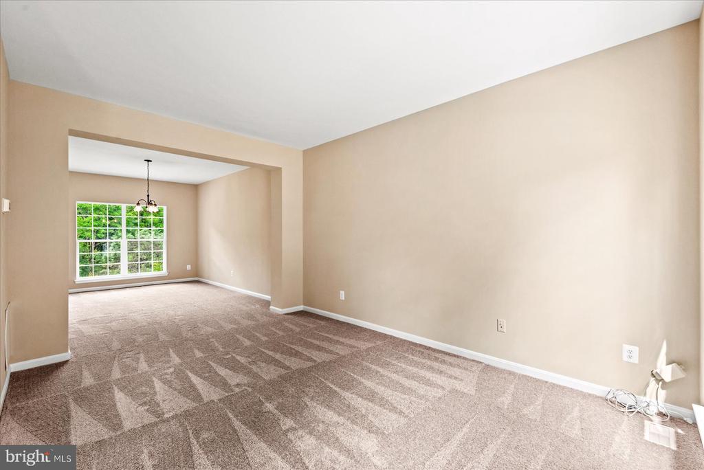 635 HOLLY CREST DRIVE