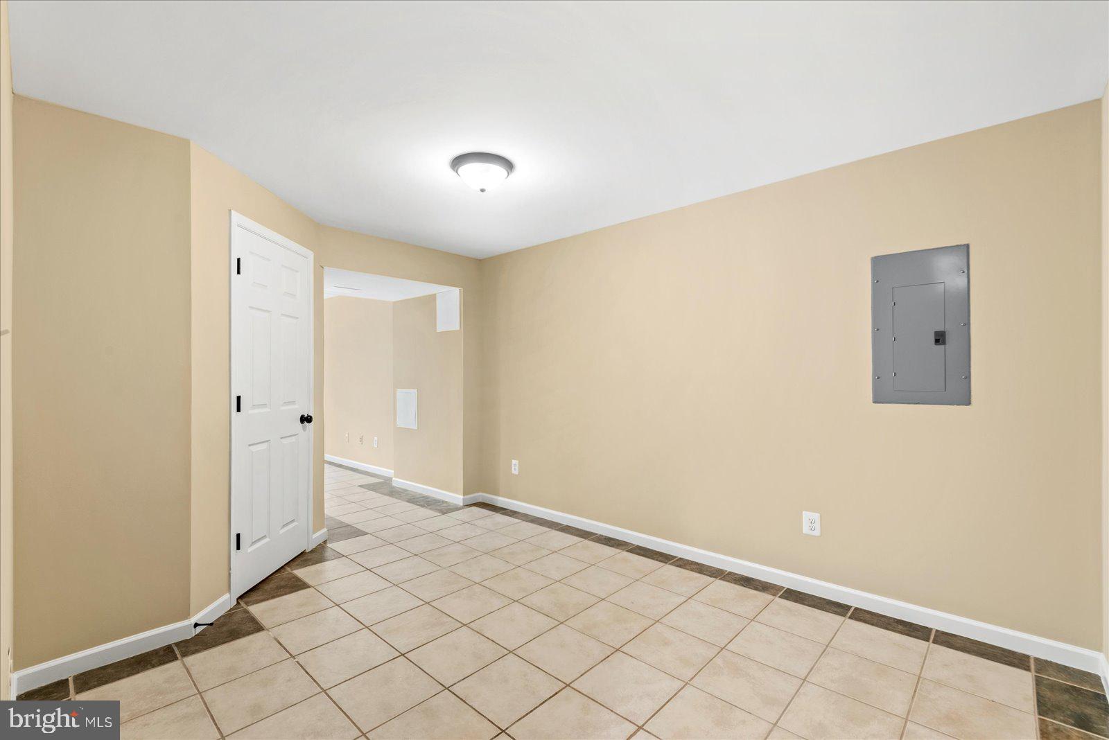 635 HOLLY CREST DRIVE