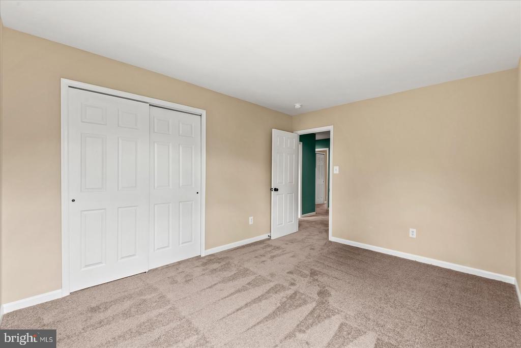 635 HOLLY CREST DRIVE
