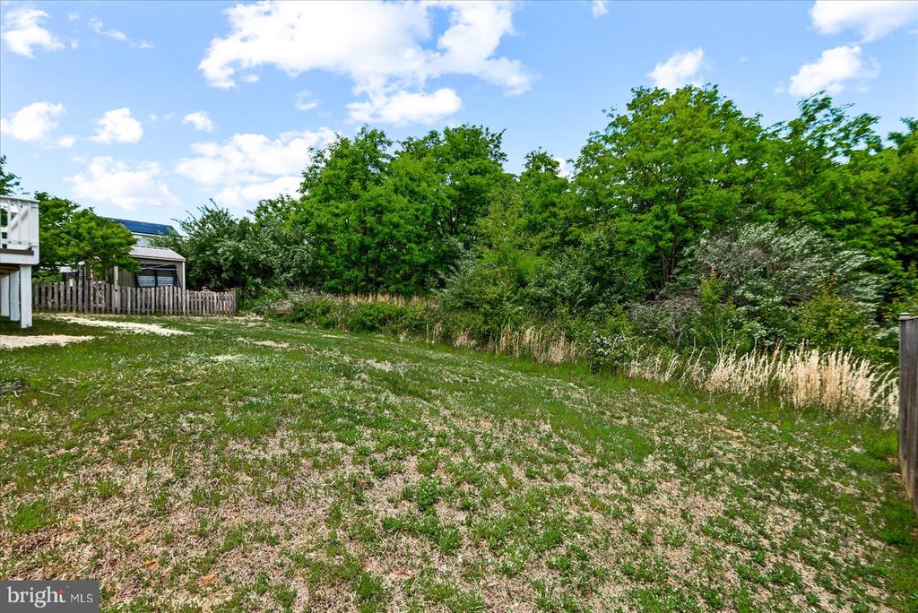 635 HOLLY CREST DRIVE