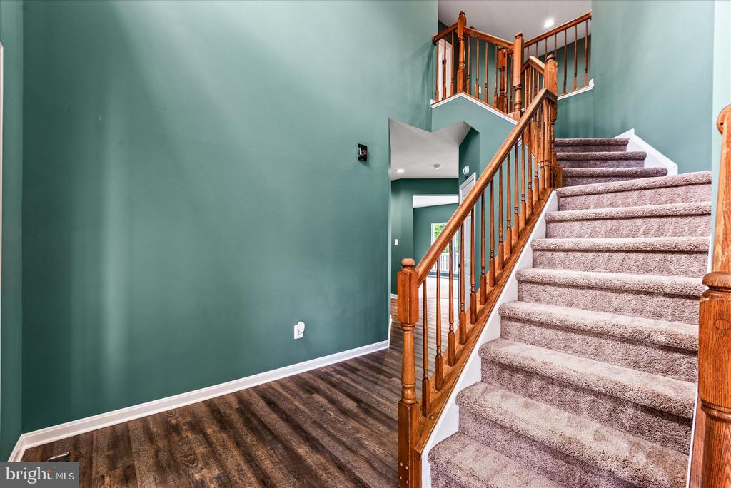 635 HOLLY CREST DRIVE