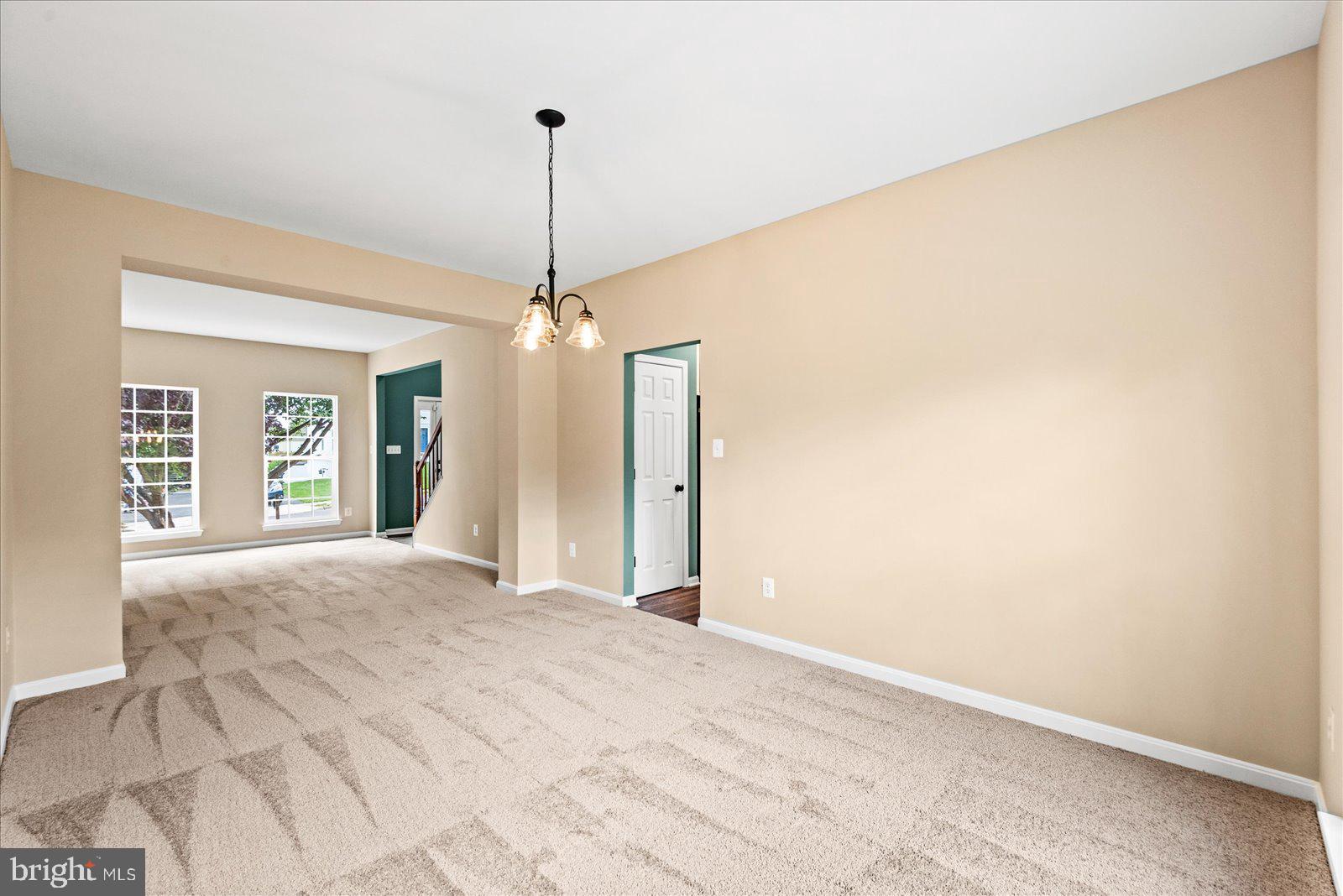635 HOLLY CREST DRIVE