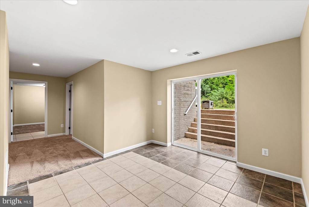 635 HOLLY CREST DRIVE