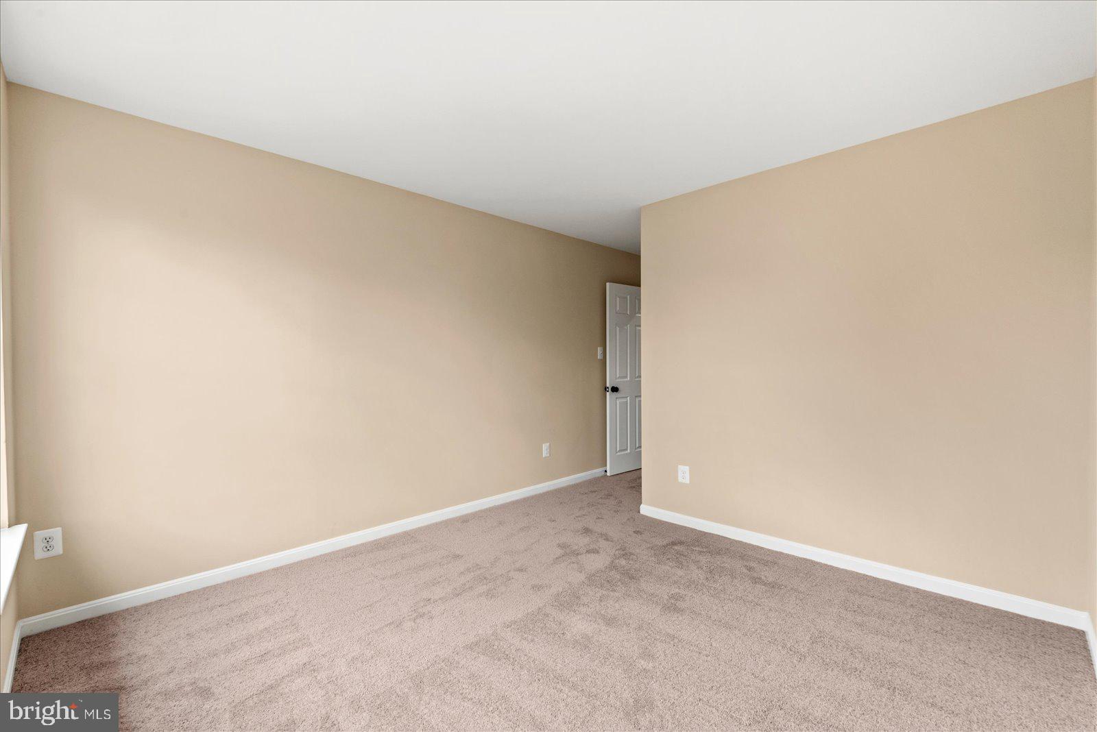 635 HOLLY CREST DRIVE