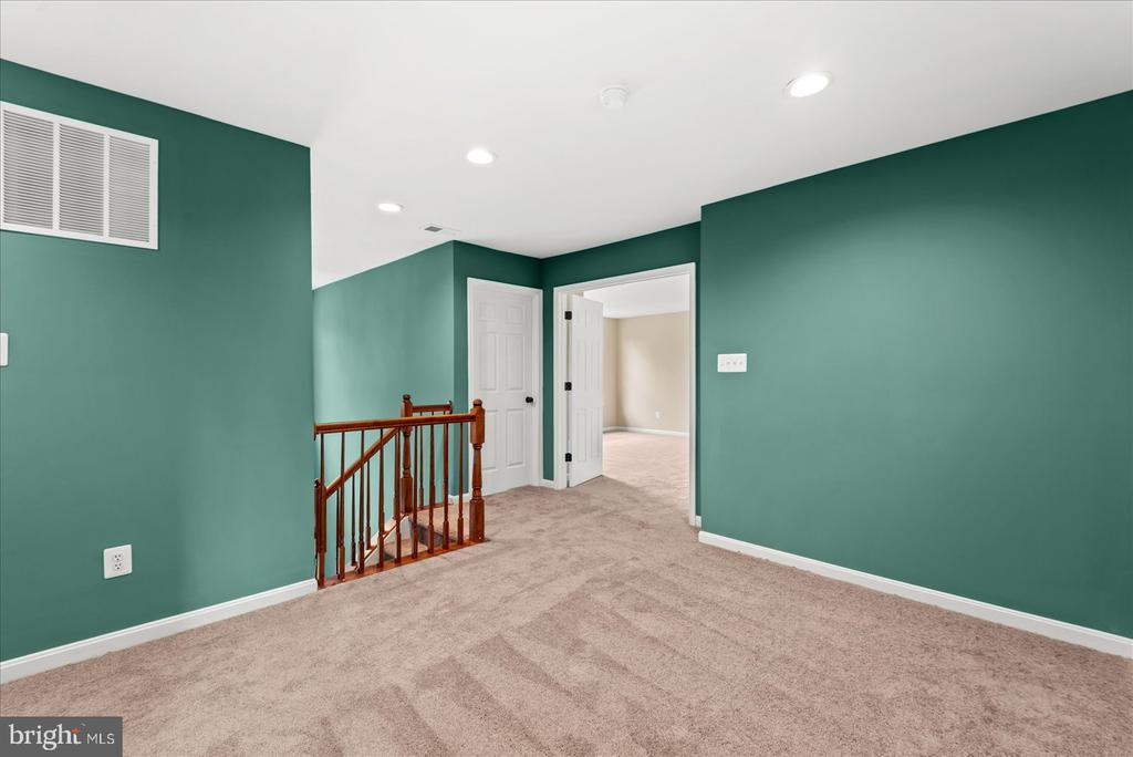 635 HOLLY CREST DRIVE