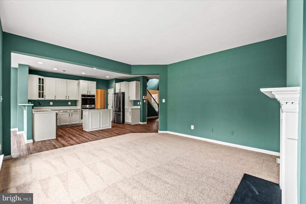 635 HOLLY CREST DRIVE