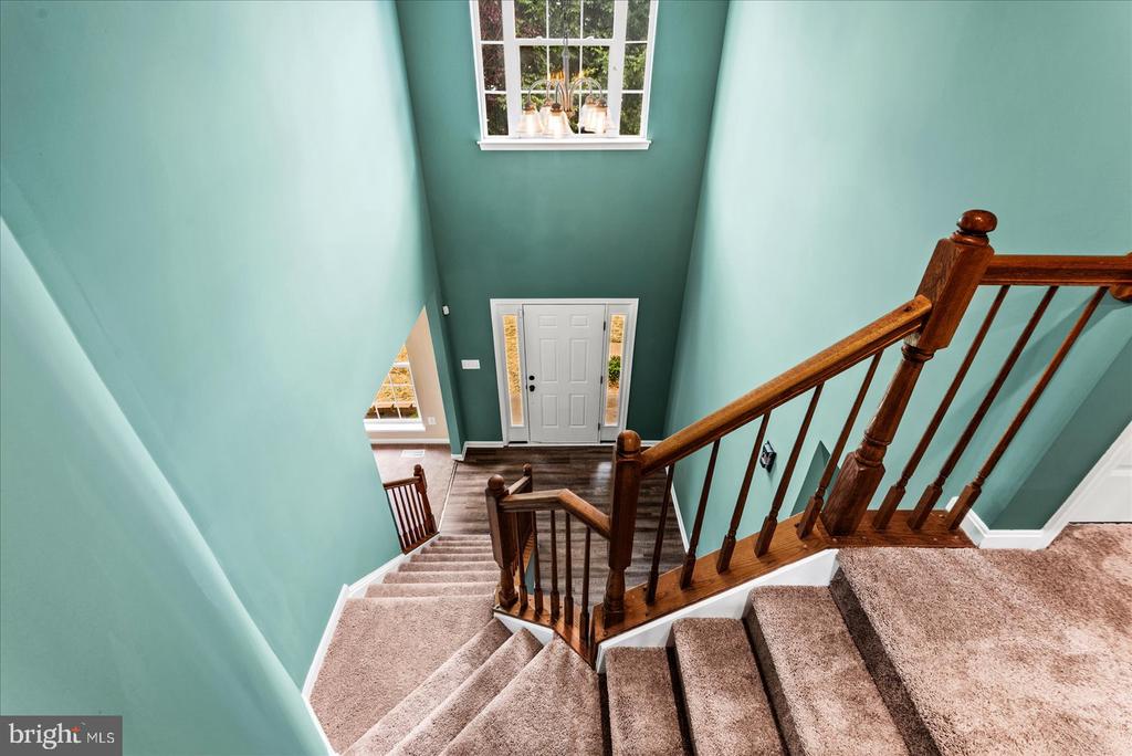635 HOLLY CREST DRIVE