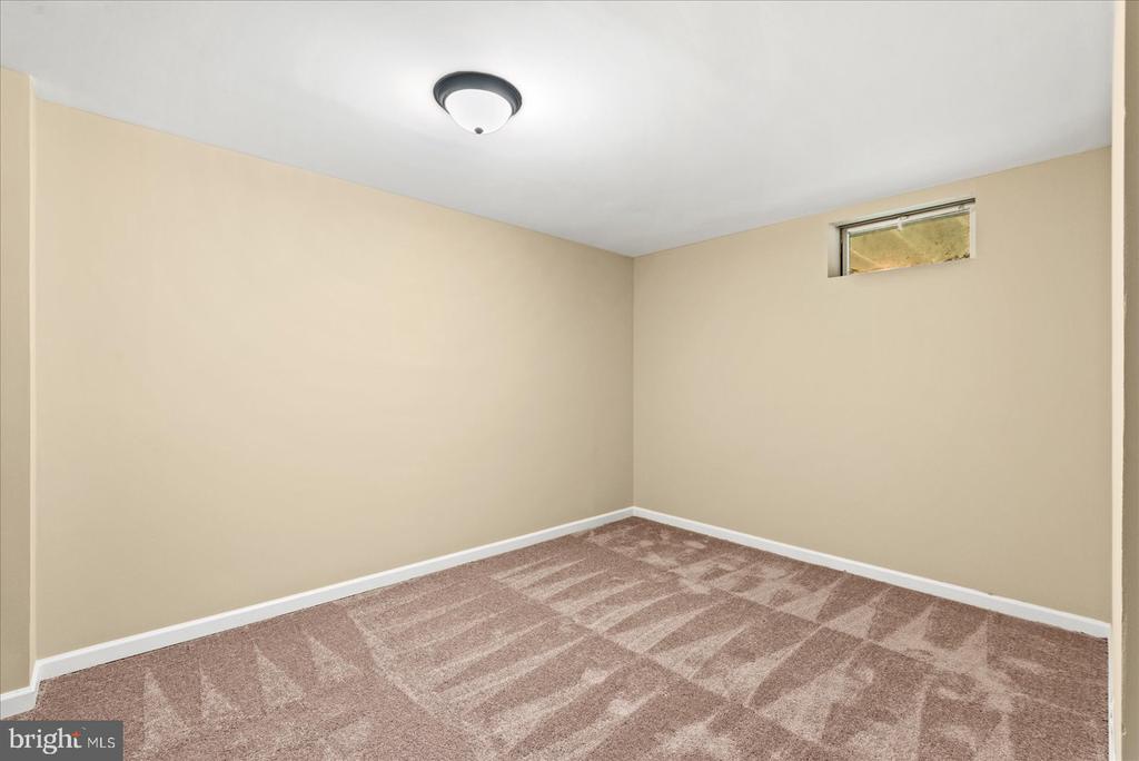 635 HOLLY CREST DRIVE