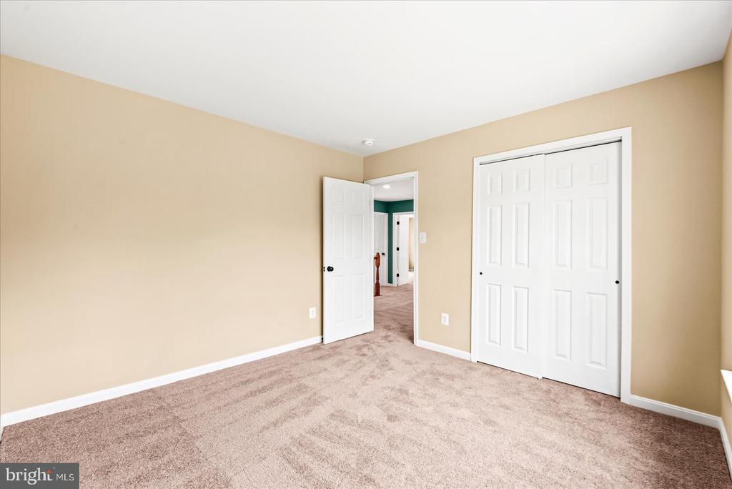 635 HOLLY CREST DRIVE