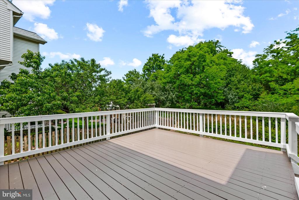 635 HOLLY CREST DRIVE