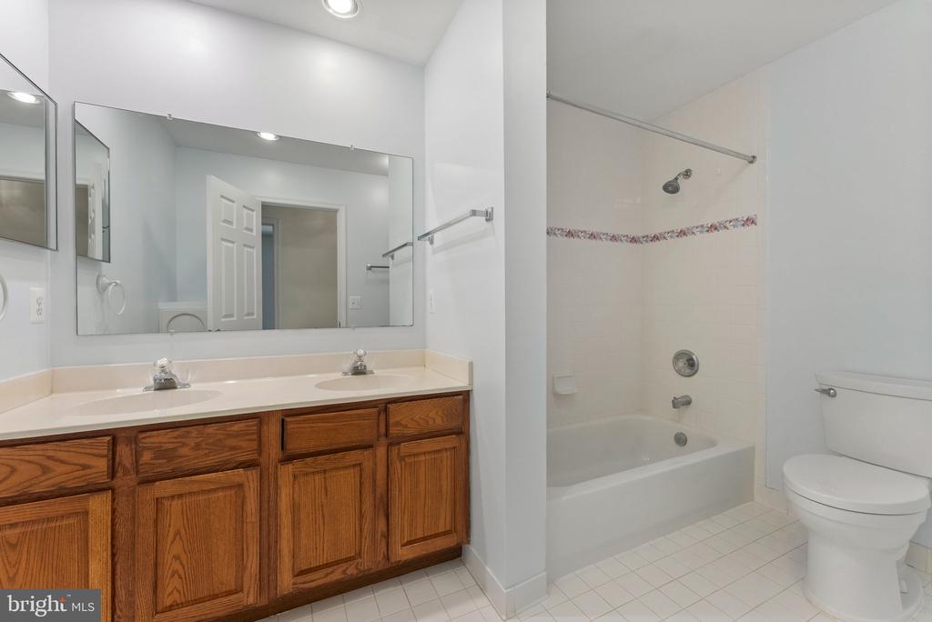 2415 BRIGHTON PLACE