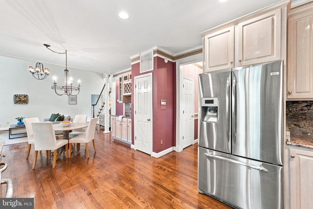 3562 SOUTHAMPTON DRIVE