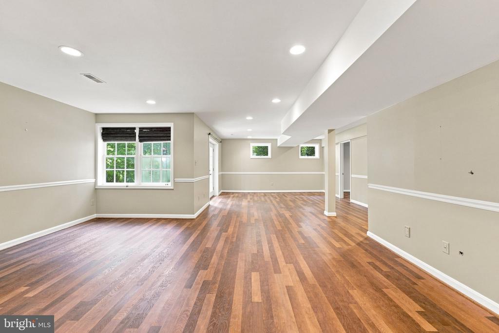 3562 SOUTHAMPTON DRIVE