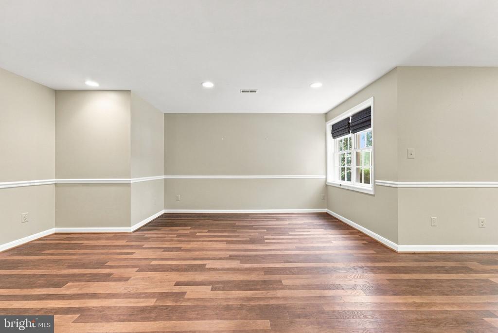 3562 SOUTHAMPTON DRIVE