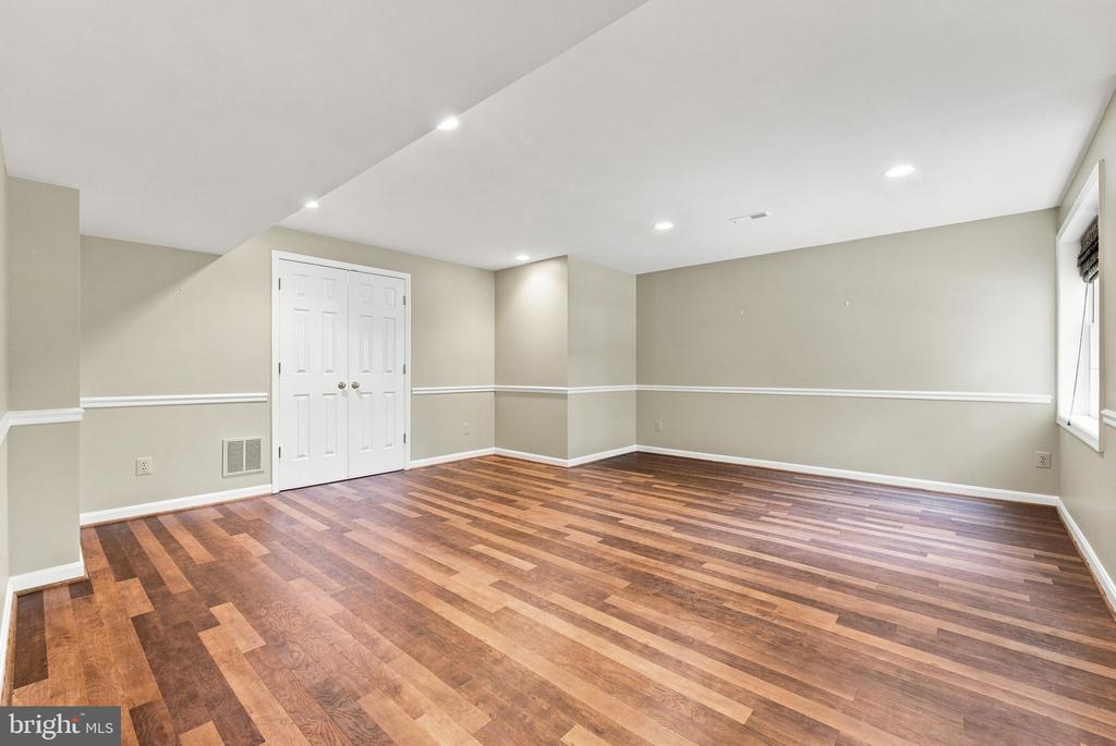 3562 SOUTHAMPTON DRIVE