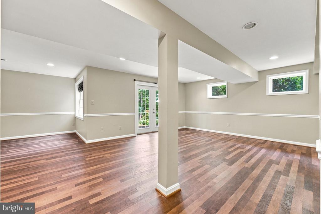 3562 SOUTHAMPTON DRIVE