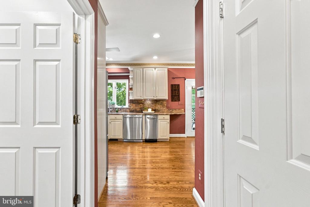 3562 SOUTHAMPTON DRIVE