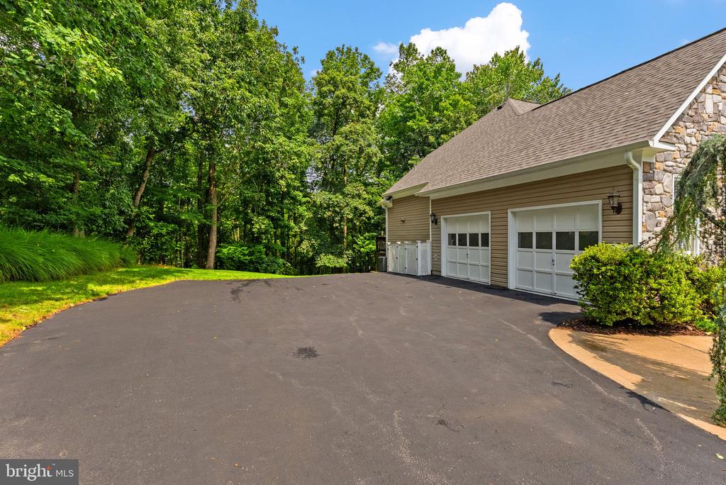 3562 SOUTHAMPTON DRIVE