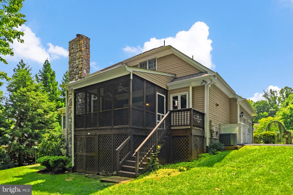 3562 SOUTHAMPTON DRIVE