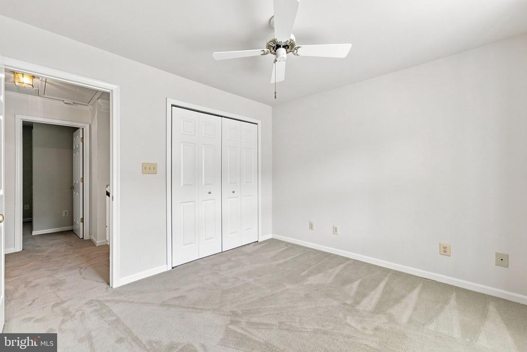 3562 SOUTHAMPTON DRIVE