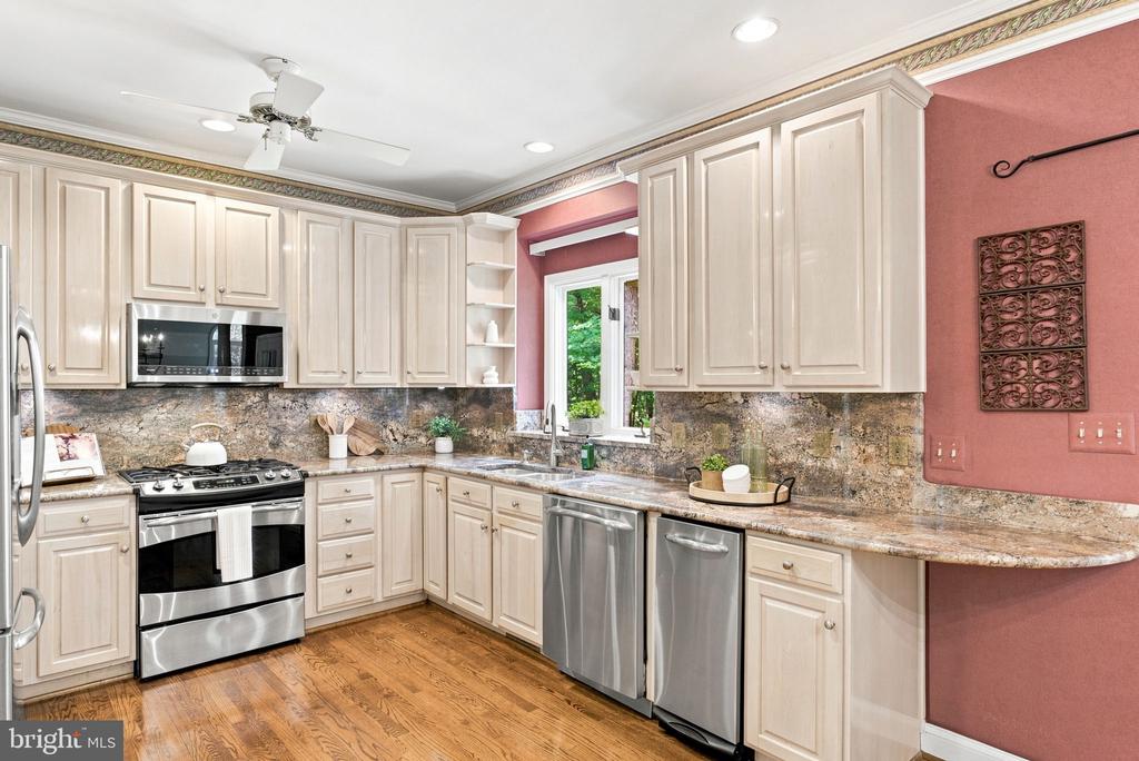 3562 SOUTHAMPTON DRIVE