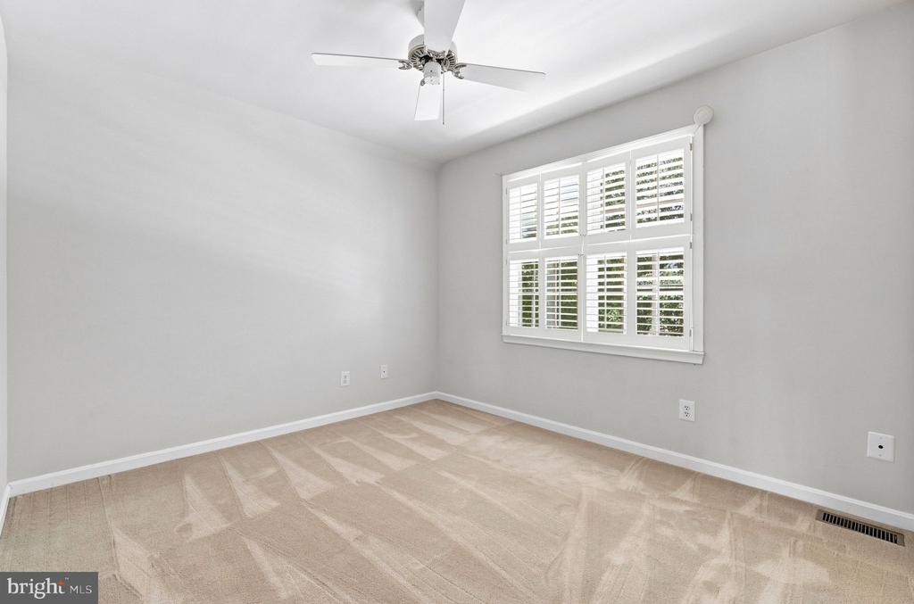 3562 SOUTHAMPTON DRIVE