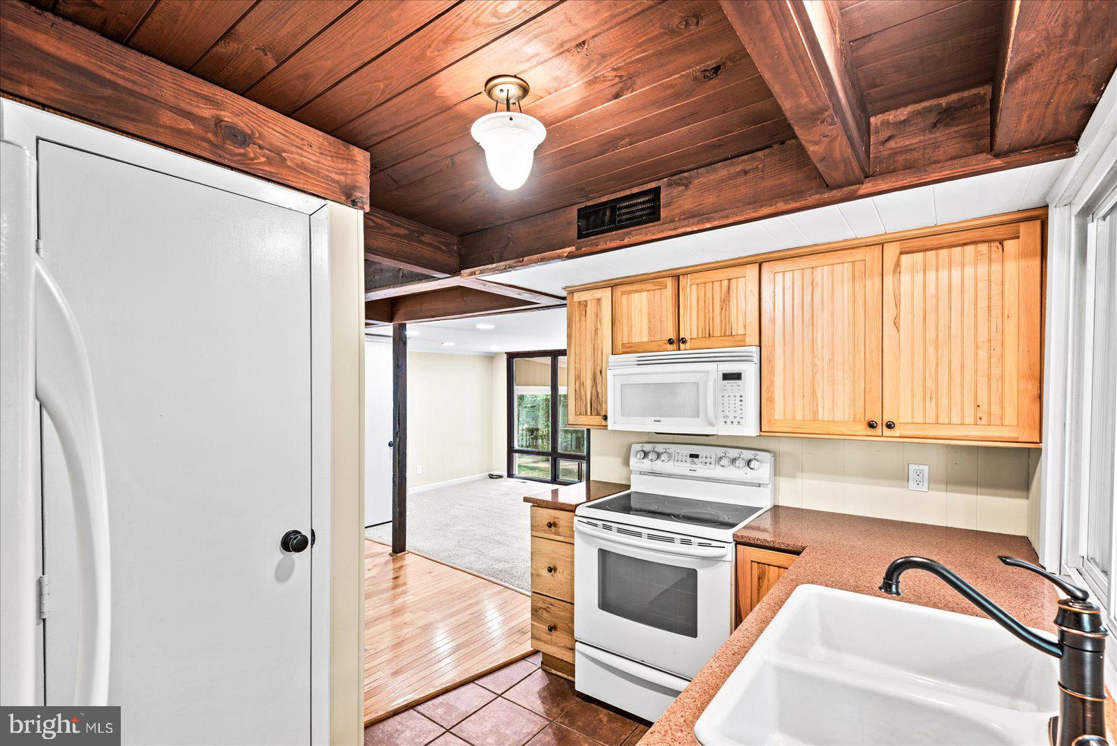 637 Wright Dr