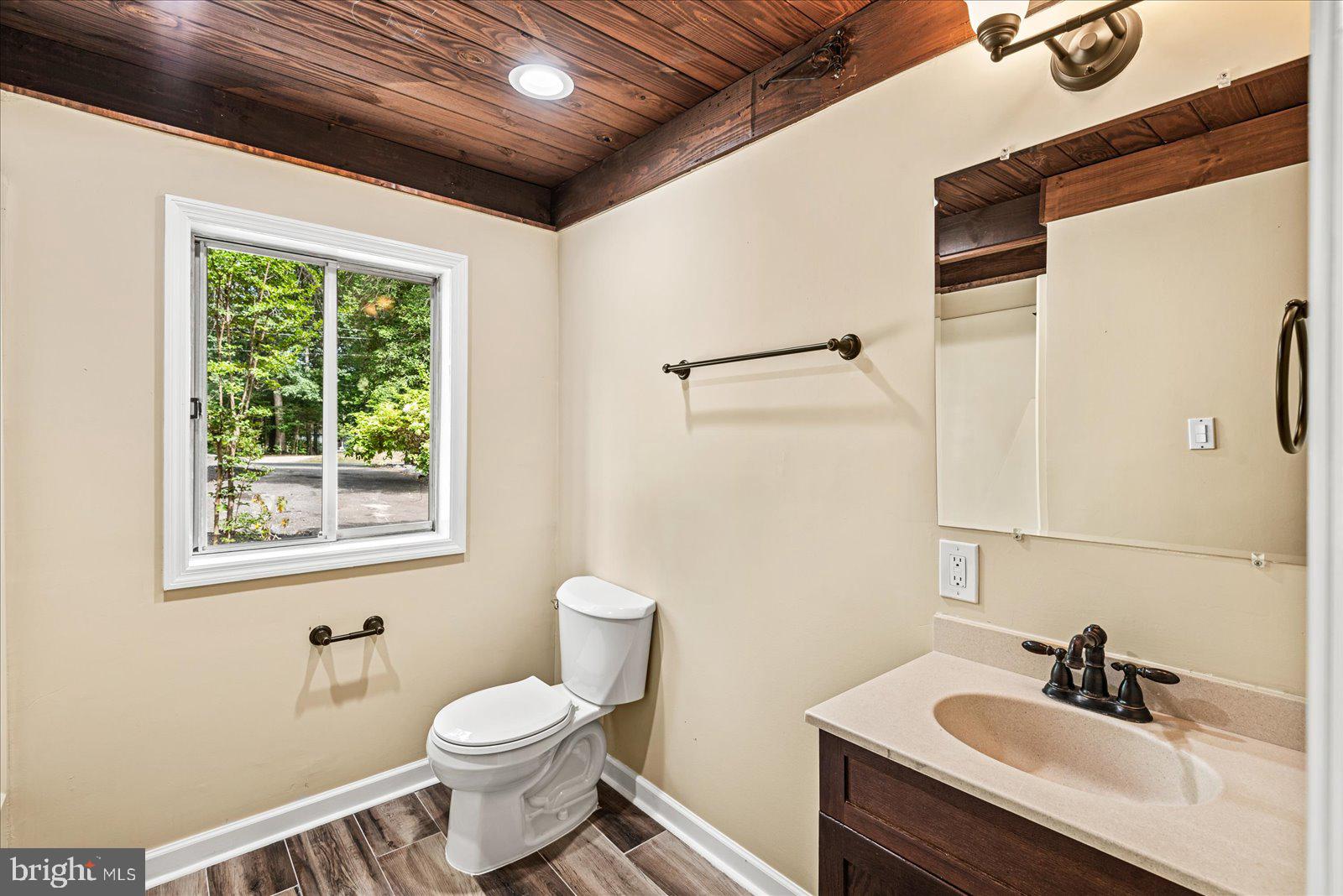 637 Wright Dr