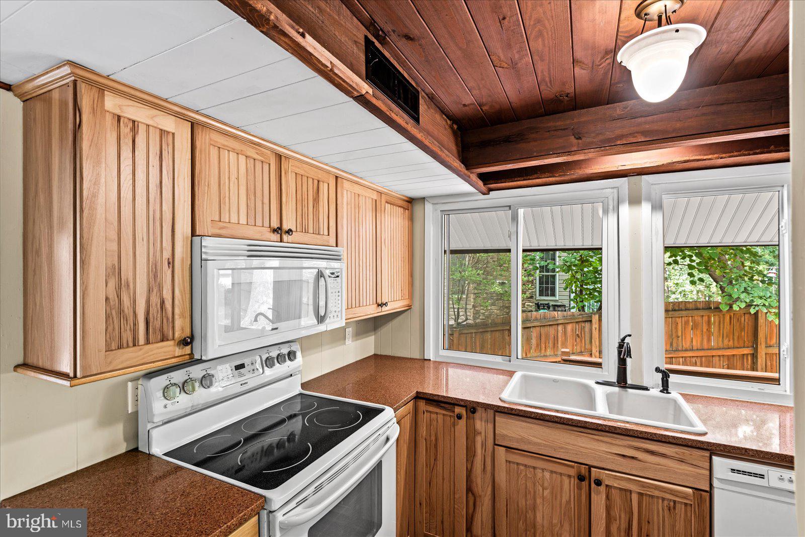 637 Wright Dr