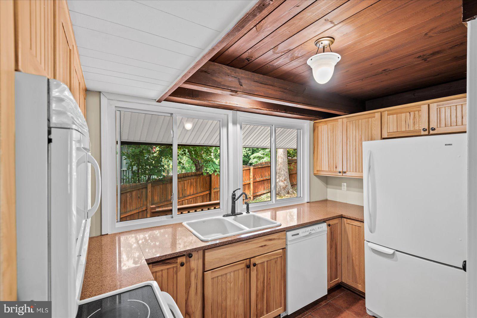 637 Wright Dr