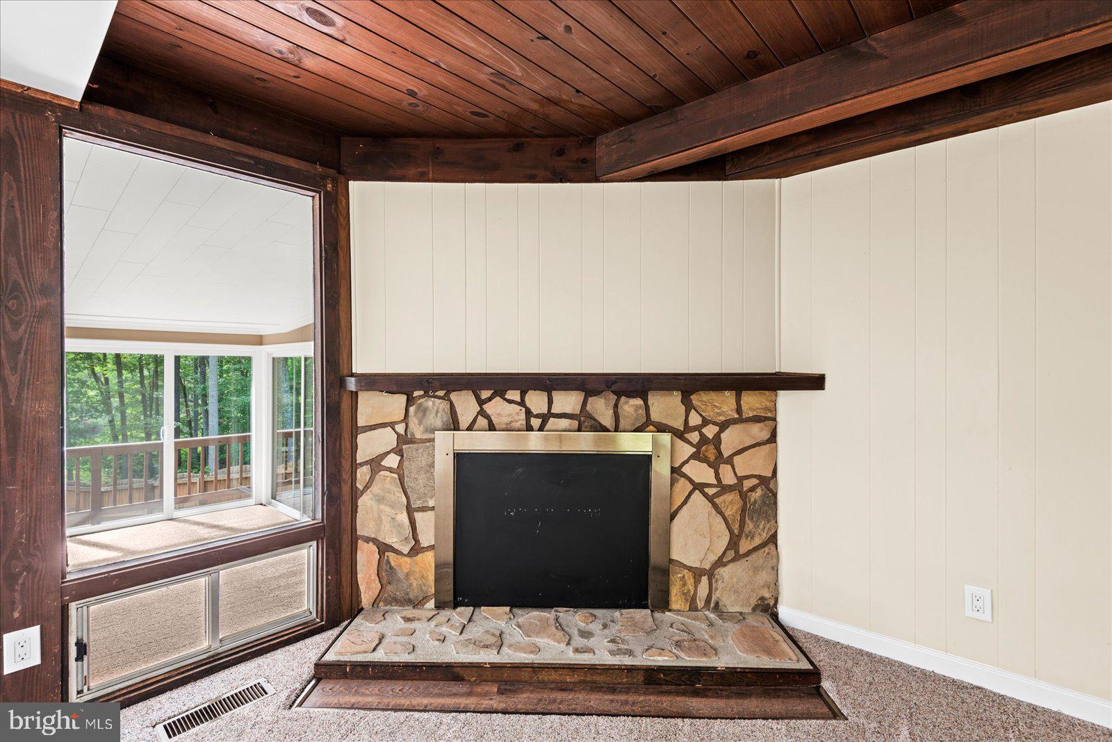 637 Wright Dr