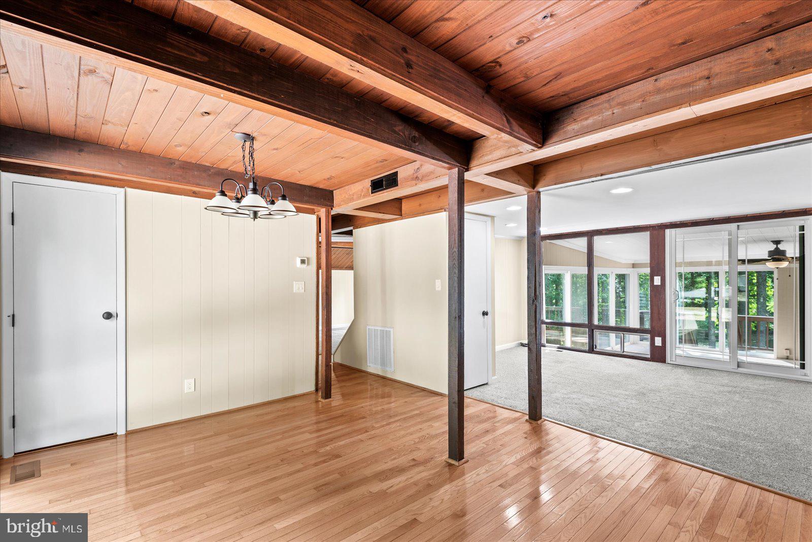 637 Wright Dr