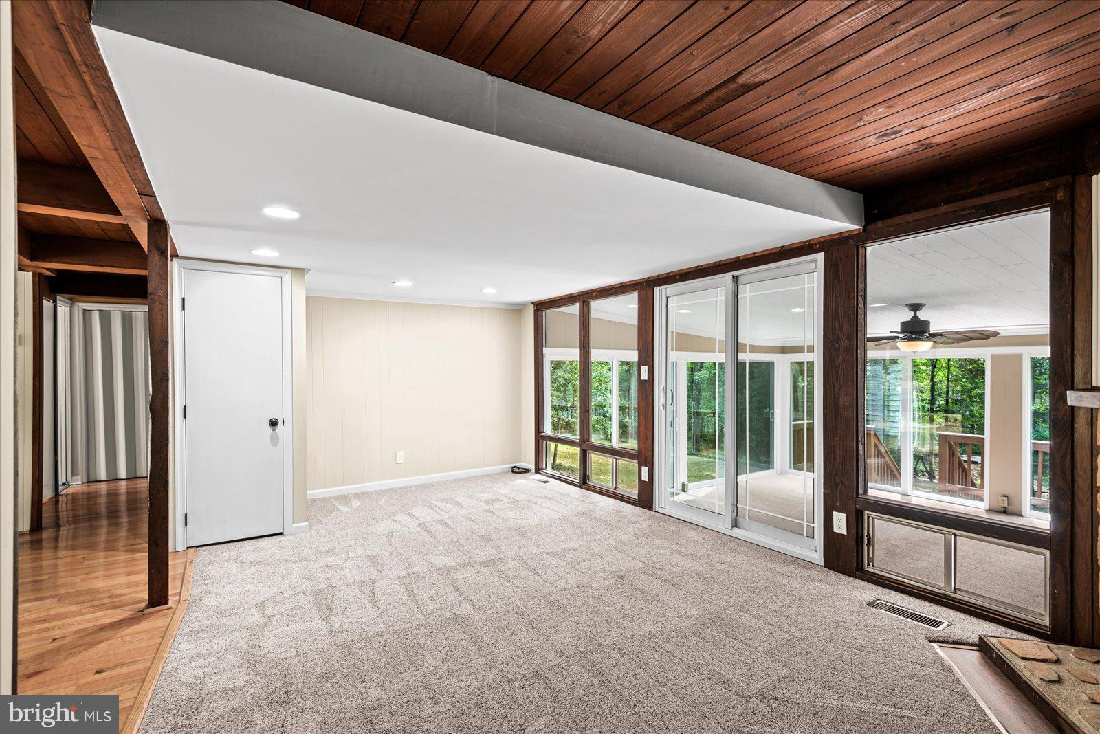 637 Wright Dr