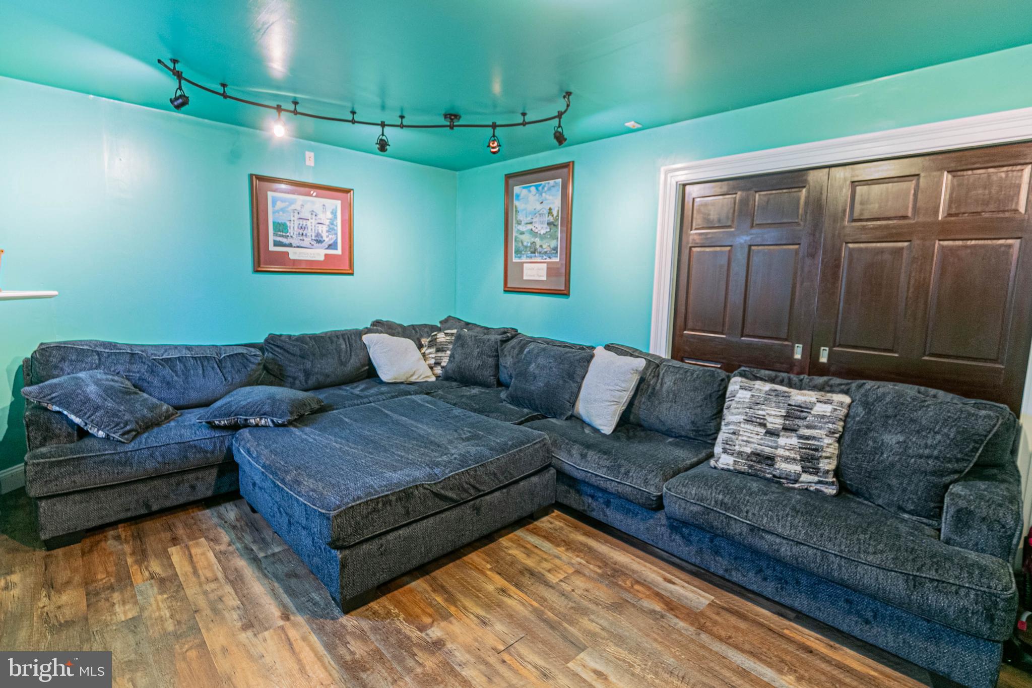 213 Cedar Ridge Dr
