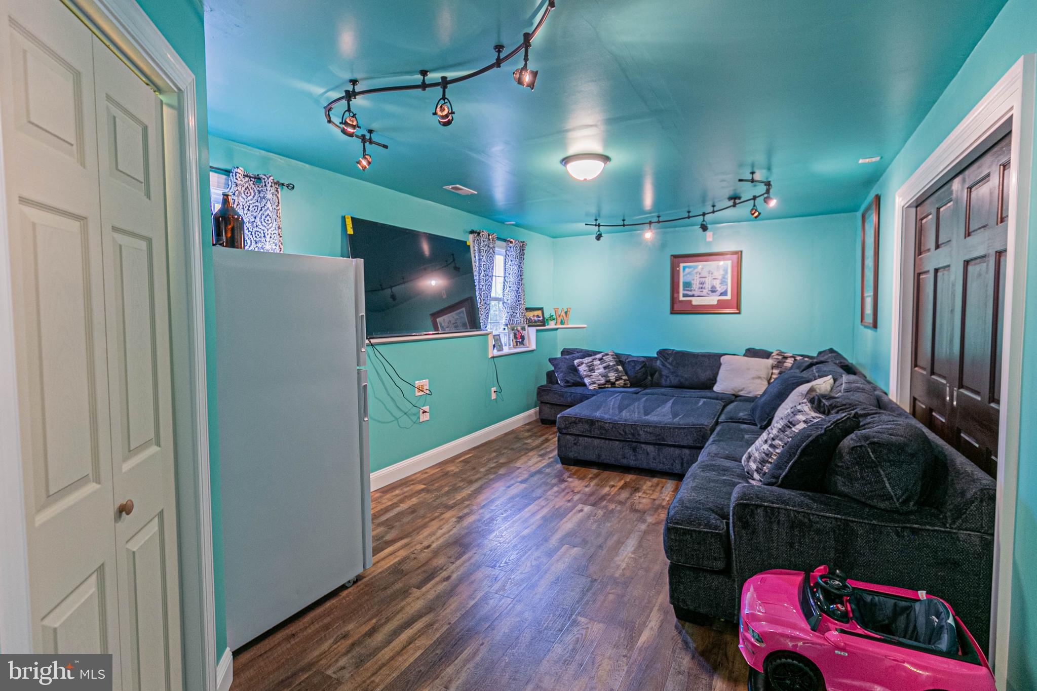 213 Cedar Ridge Dr