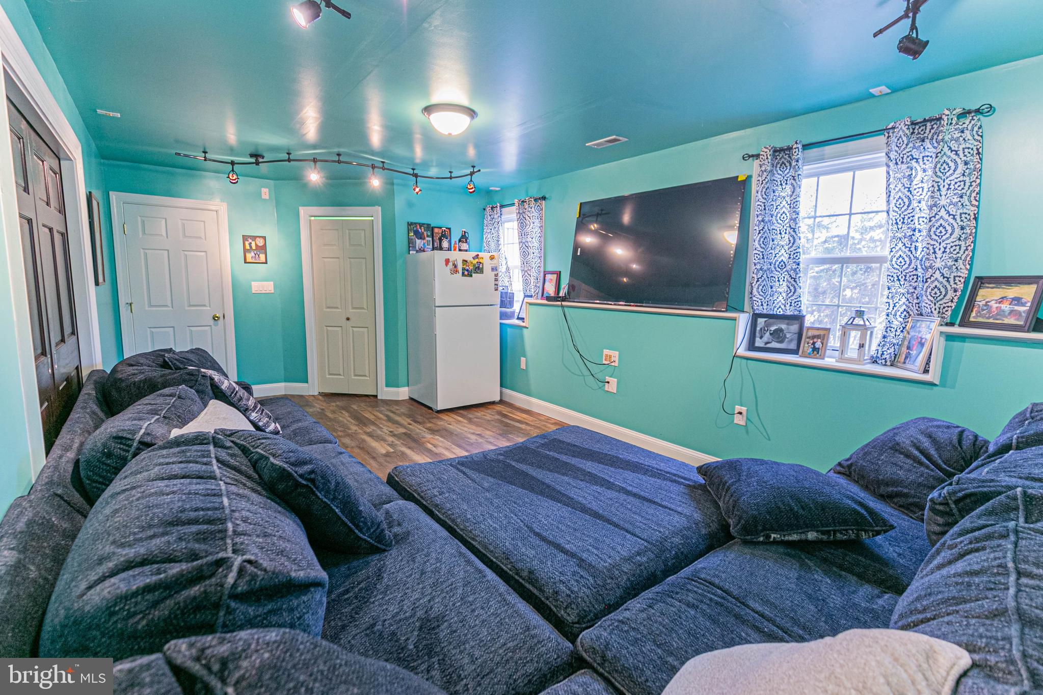 213 Cedar Ridge Dr