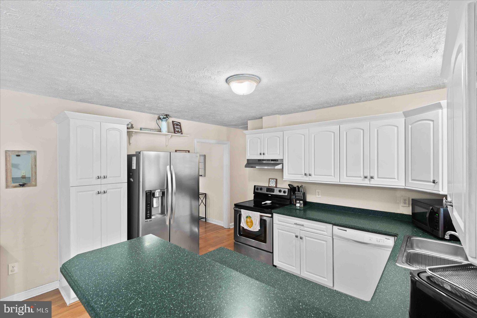 215 Lexington Dr