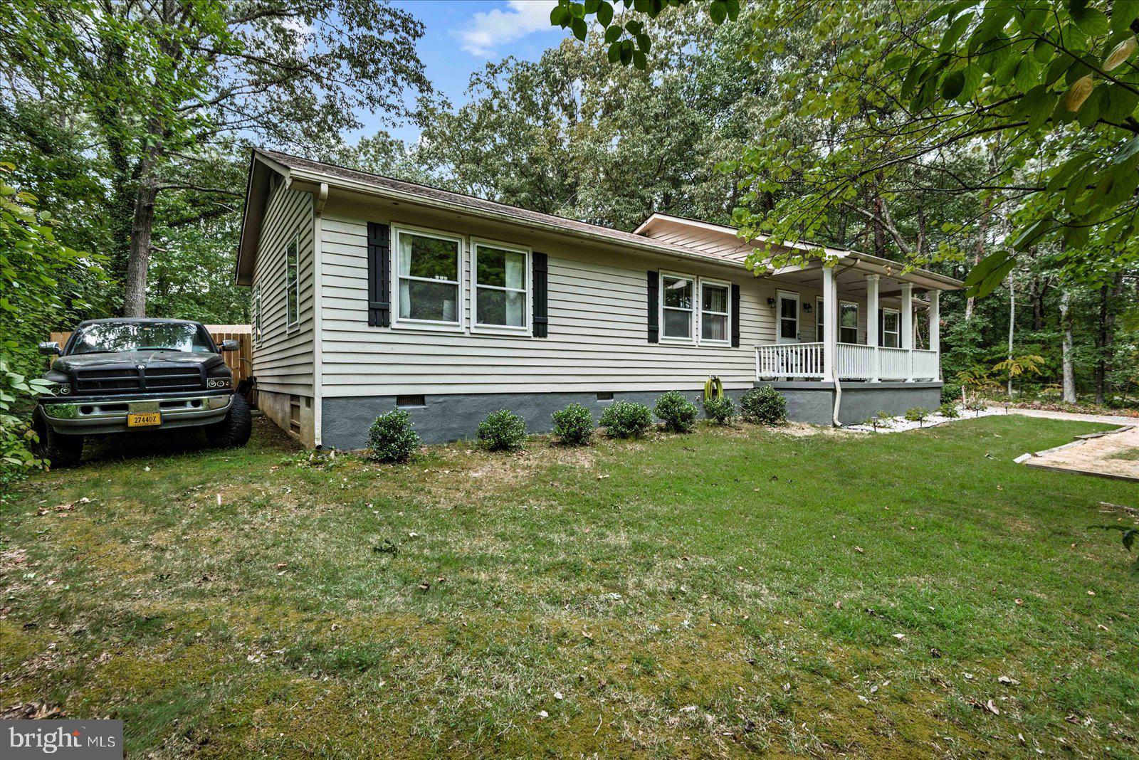 215 Lexington Dr