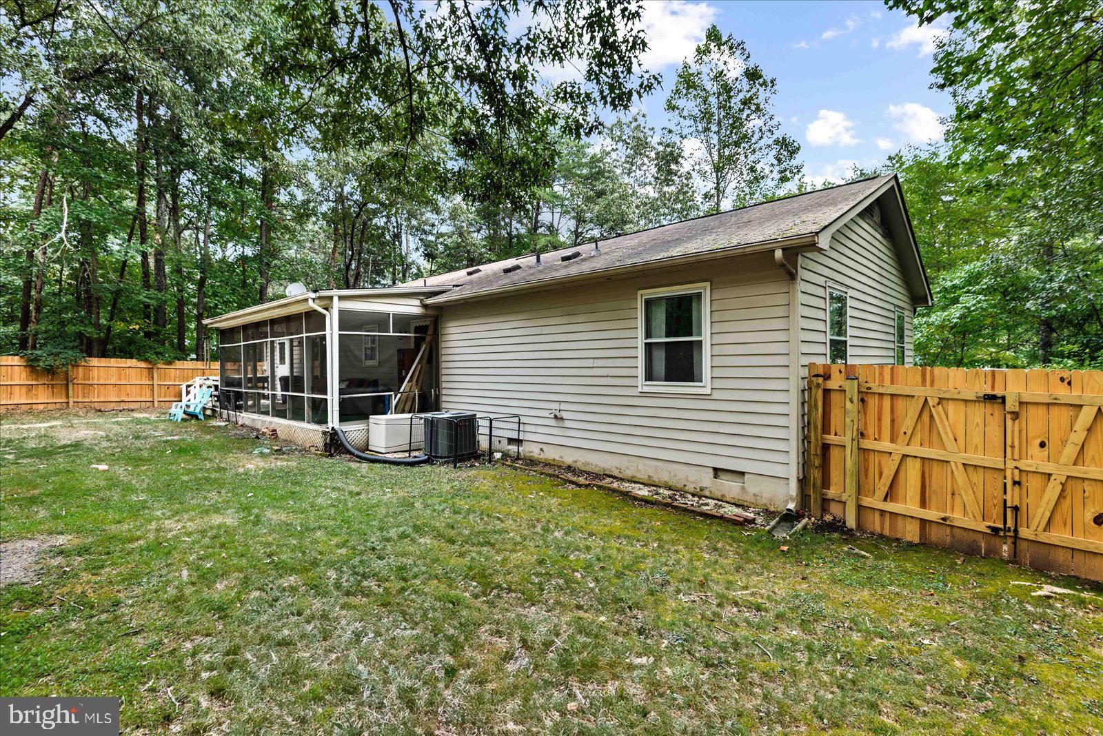 215 Lexington Dr