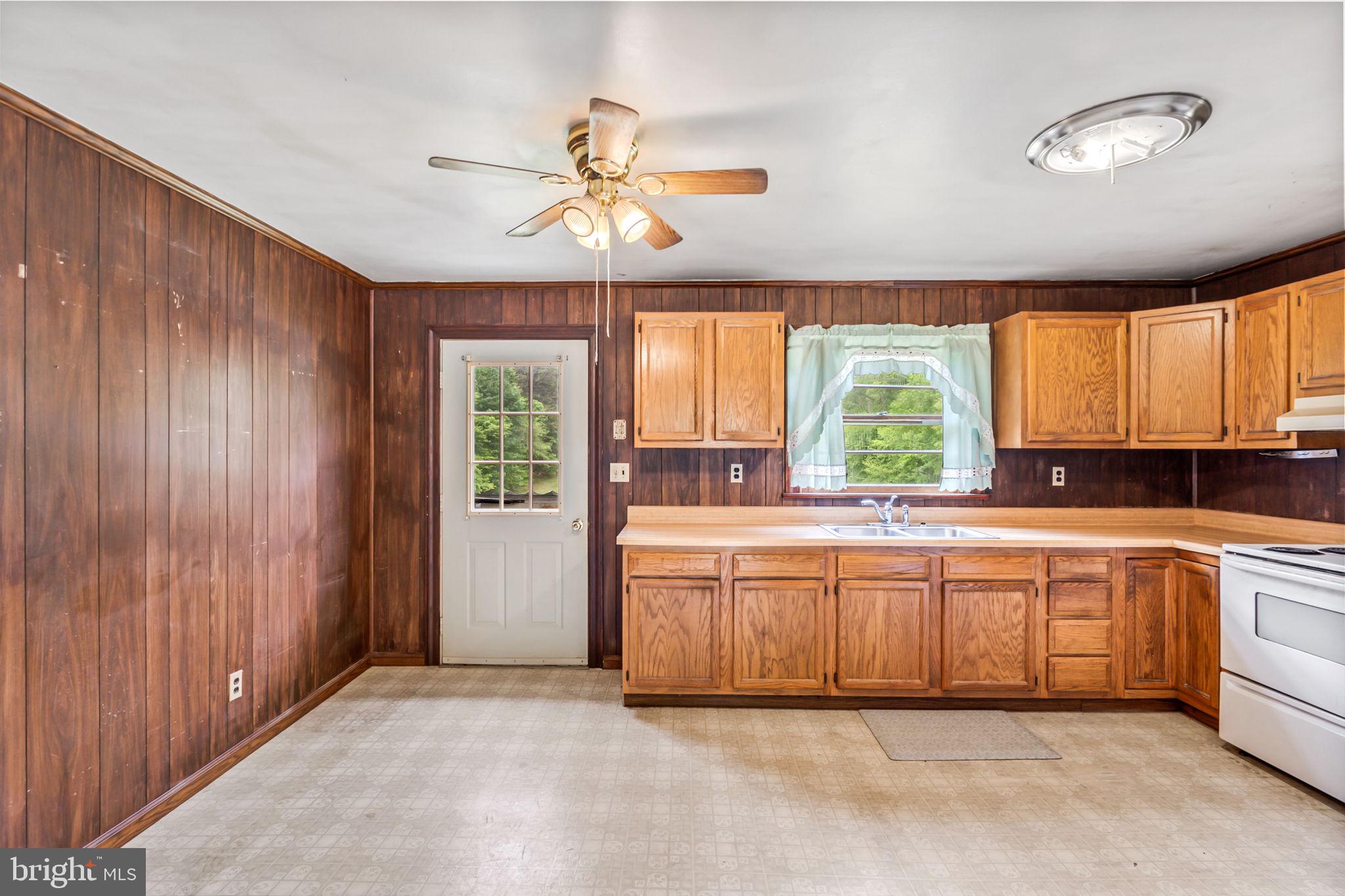 7166 Fredericksburg Tpke