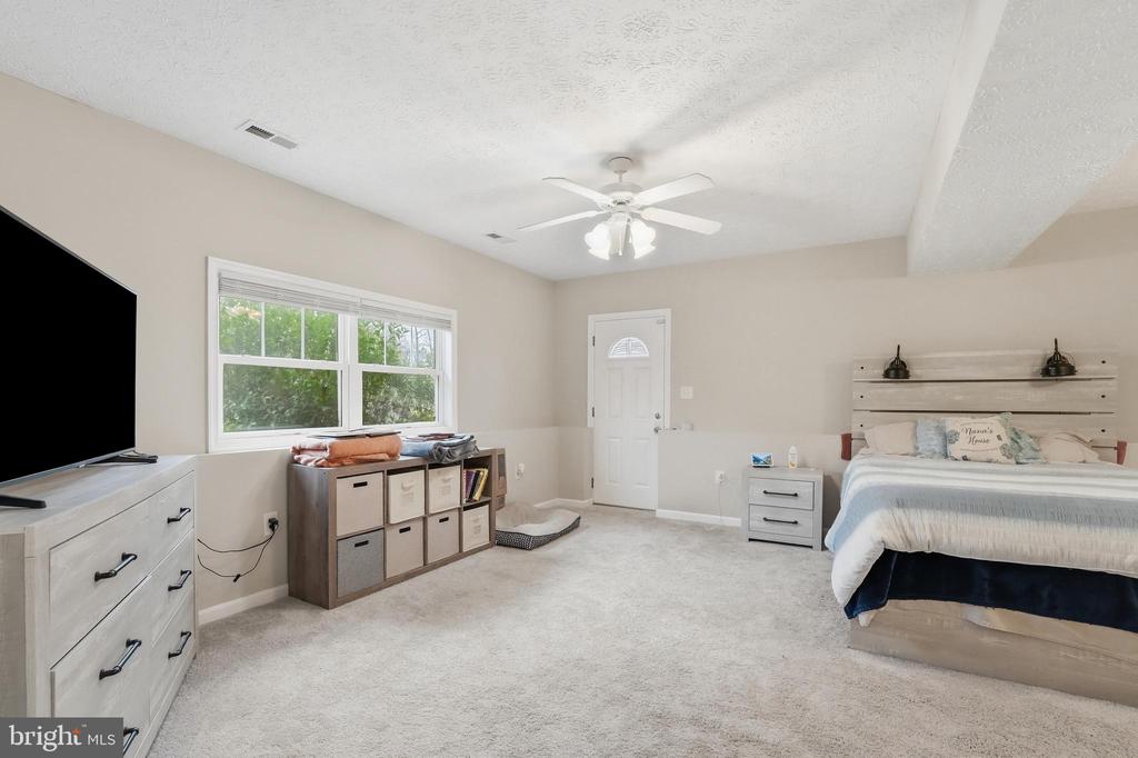 219 HOLLYSIDE DRIVE