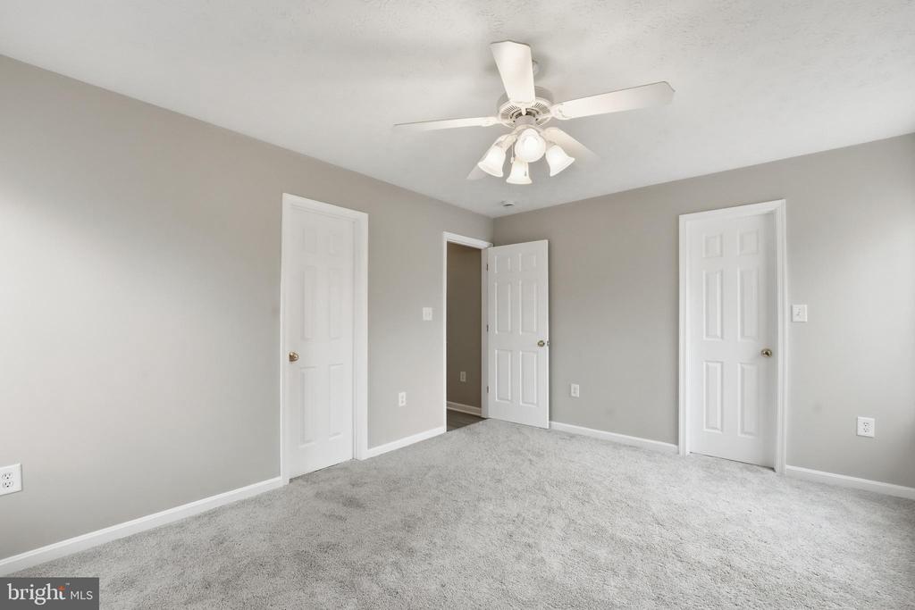 219 HOLLYSIDE DRIVE