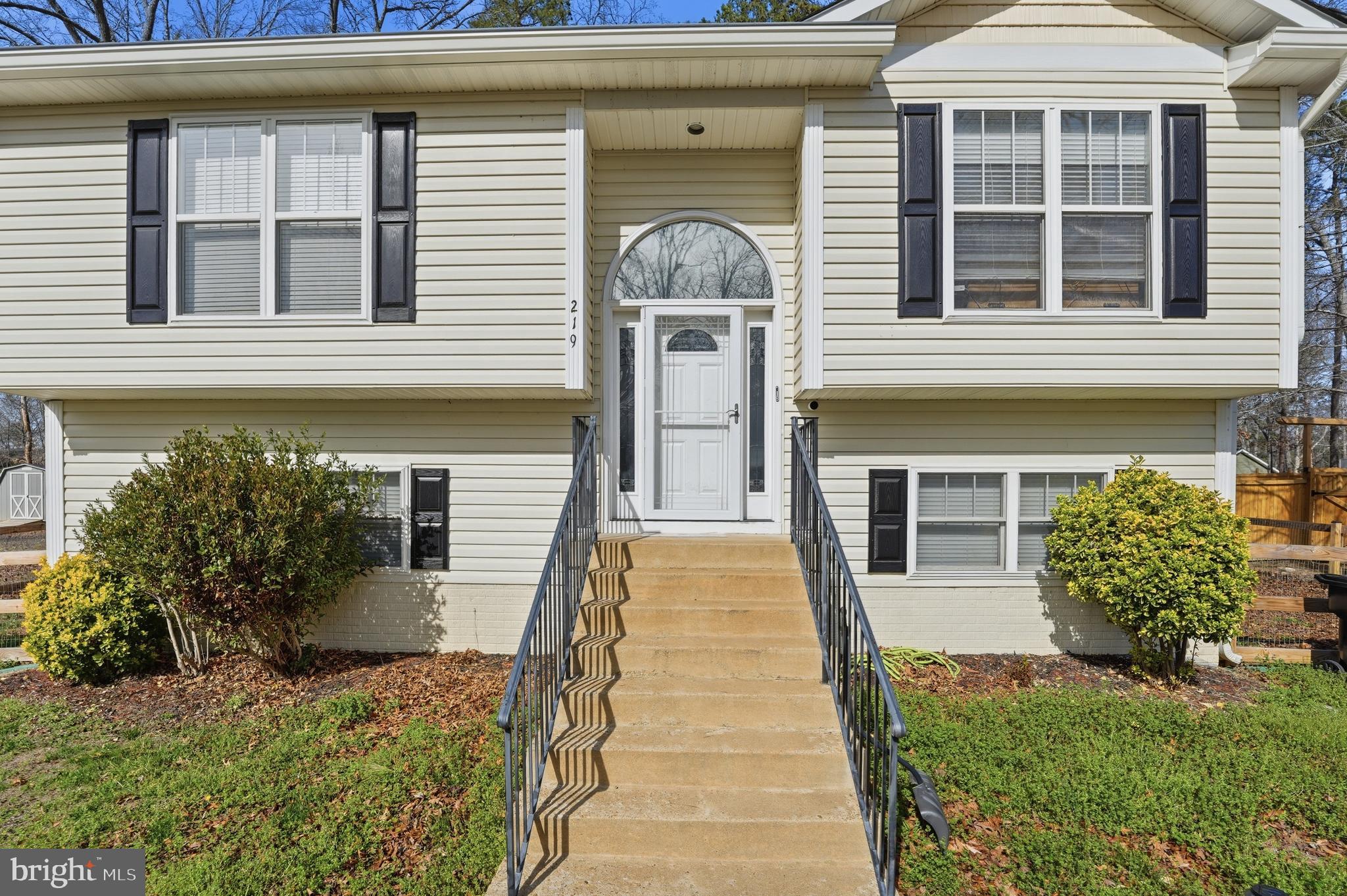 219 HOLLYSIDE DRIVE