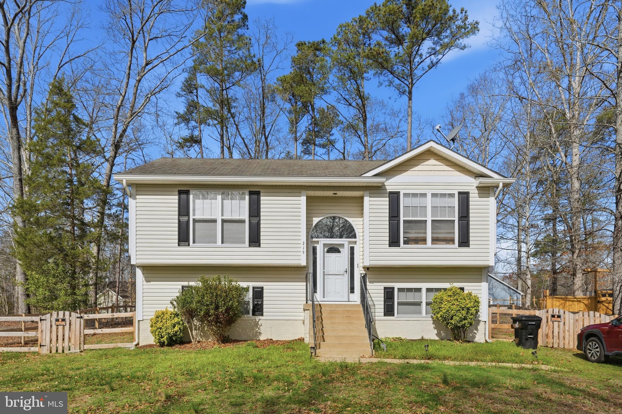 219 HOLLYSIDE DRIVE