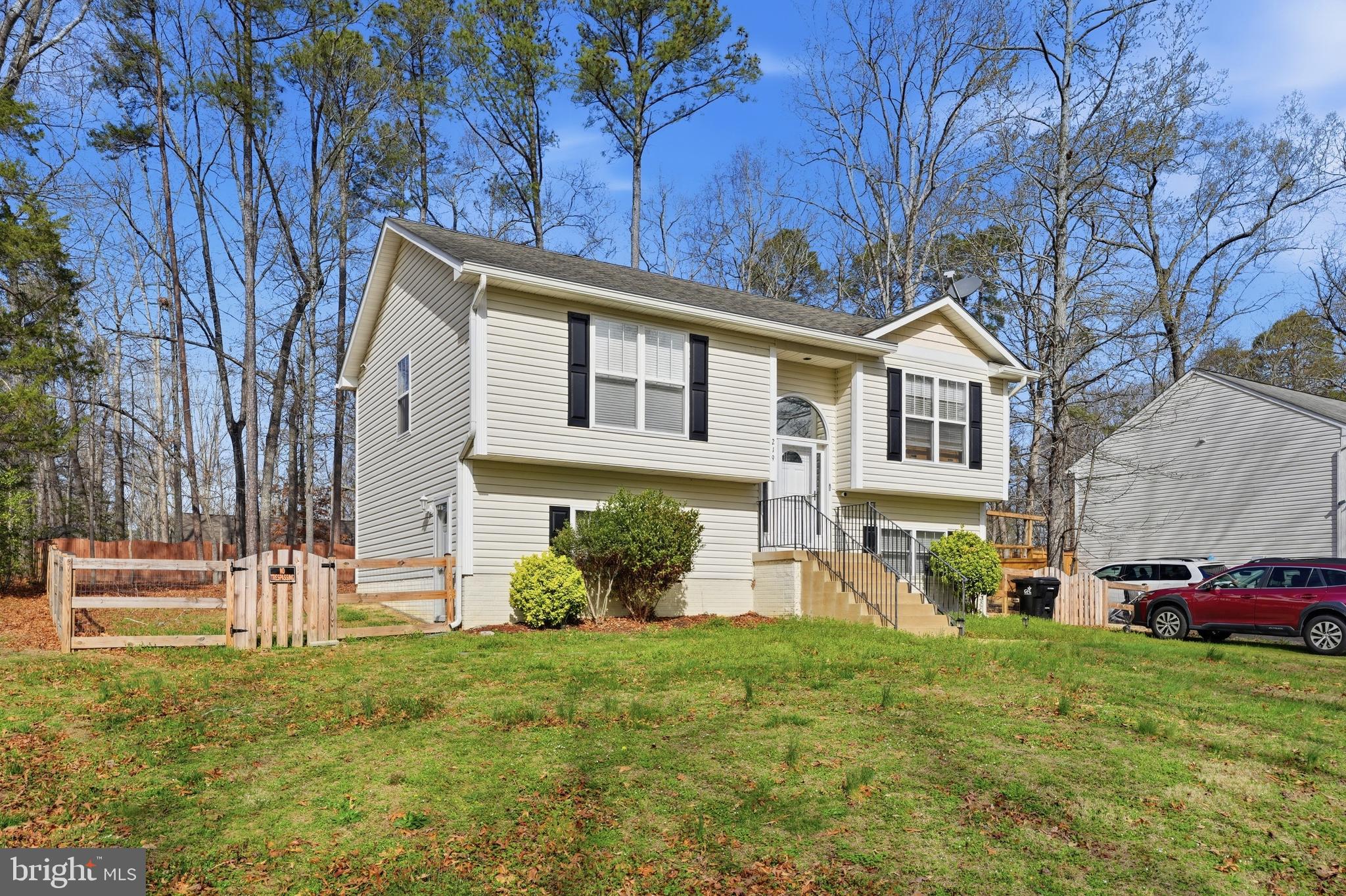 219 HOLLYSIDE DRIVE