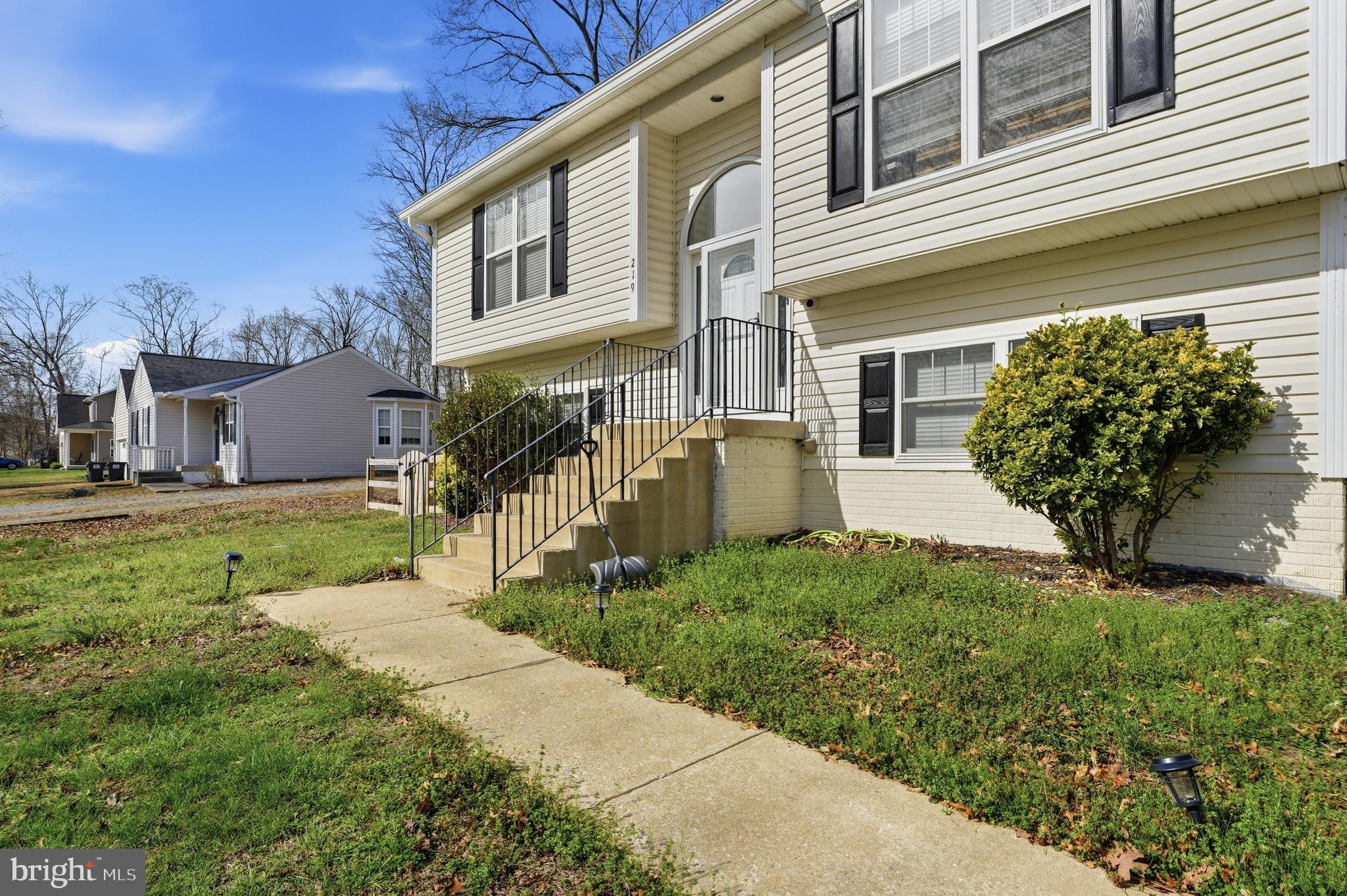 219 HOLLYSIDE DRIVE