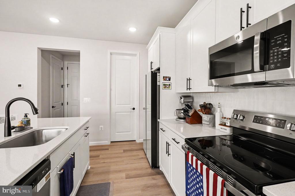 7123 BRAXTON COURT
