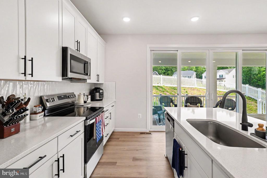 7123 BRAXTON COURT