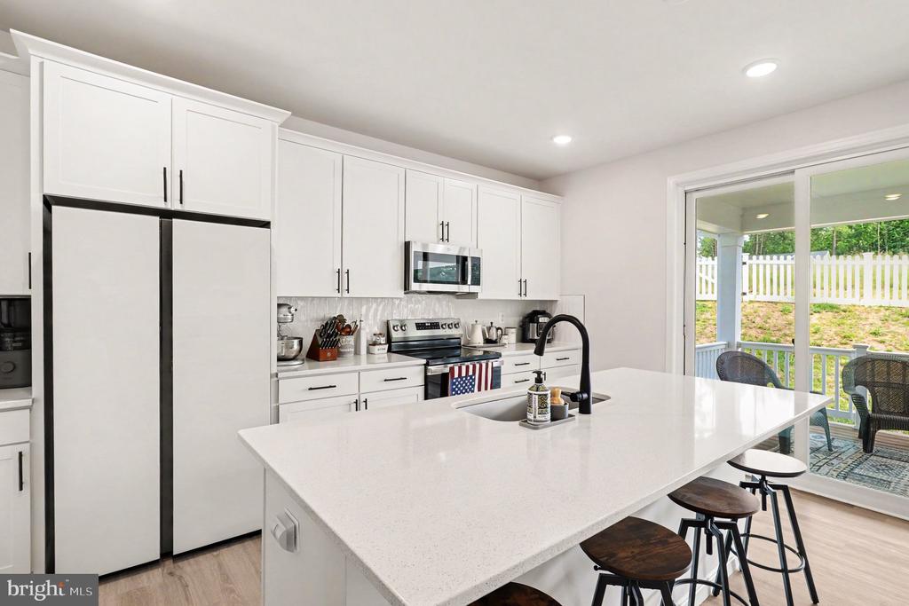 7123 BRAXTON COURT