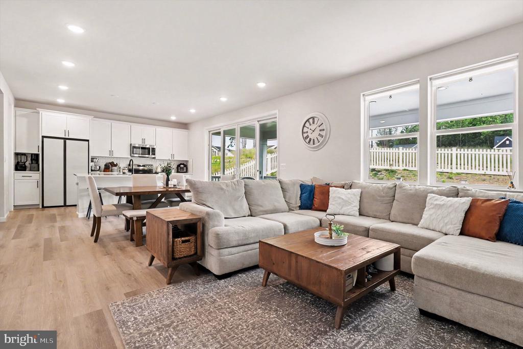 7123 BRAXTON COURT